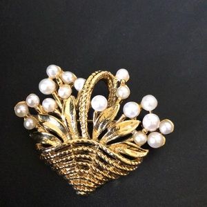 Vintage Gold Tone basket of pearls Brooch